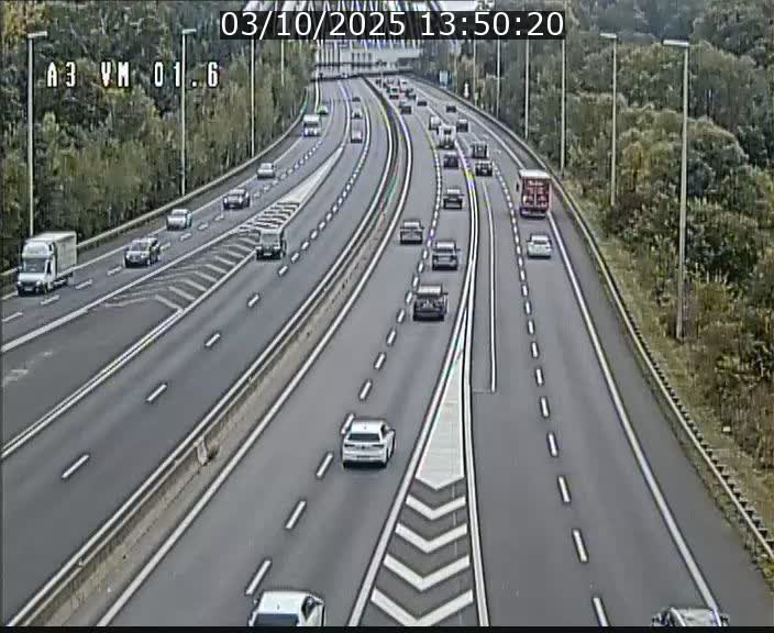 Traffic live webcam Luxembourg - Croix de Gasperich - A3 - BK 1.6 - direction France/Aire de Berchem