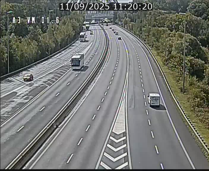 Traffic live webcam Luxembourg - Croix de Gasperich - A3 - BK 1.6 - direction France/Aire de Berchem