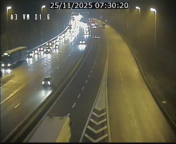 Traffic live webcam Luxembourg - Croix de Gasperich - A3 - BK 1.6 - direction France/Aire de Berchem