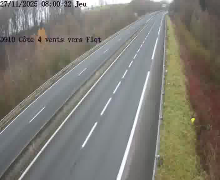 Webcam sur la D910 située dans la Côte des 4 vents. Vue orientée vers le haut de la côte, vers Faulquemont