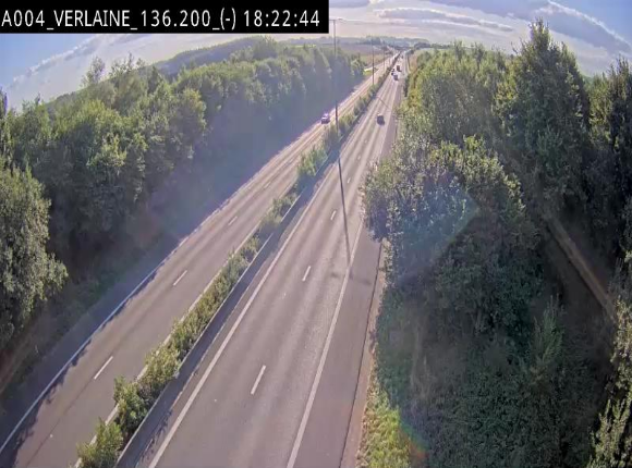 Webcam sur l'E411 à hauteur du pont surplombant la N40, à proximité de la sortie 26 Verlaine - Libramont-Chevigny. Vue orientée vers Namur