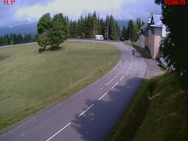 Webcam en haut du col du Ballon d'Alsace sur la D465 à 1075 mètres d'altitude dans les Vosges