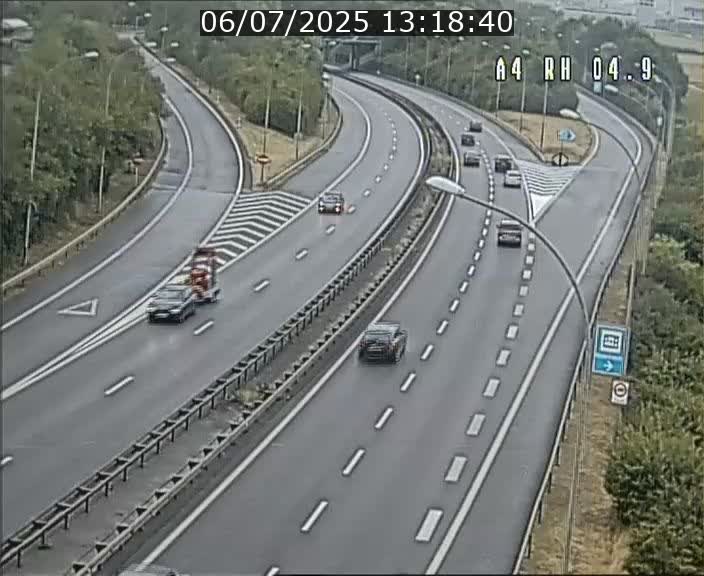 Traffic live webcam Luxembourg Leudelange - A4 - BK 4.9 - direction Luxembourg