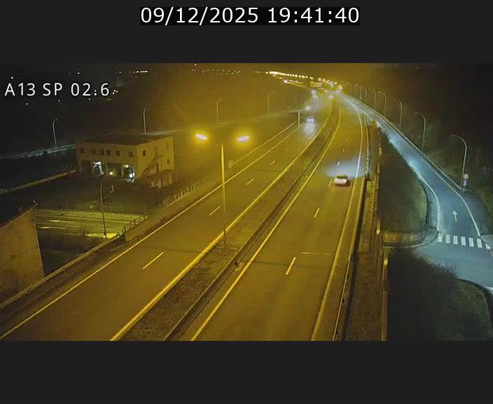 Traffic live webcam Luxembourg Sanem - A13 direction Pétange - BK 2.6