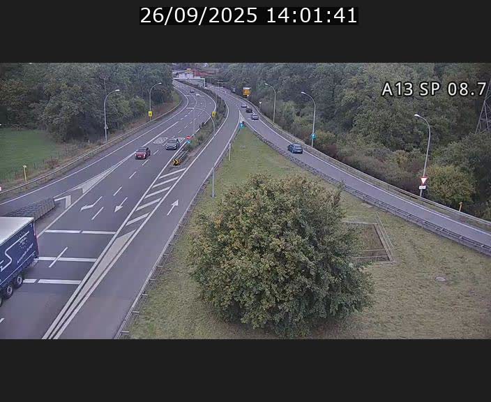 Traffic live webcam Luxembourg Jonction Lankelz - A13 direction Pétange - BK 8.7 