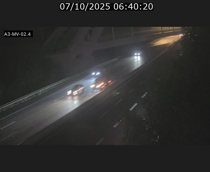 Webcam autoroute de la France (A3) au Luxembourg à Fentange, à proximité de la Croix de Gasperich. Vue orientée vers la Cloche d'Or
