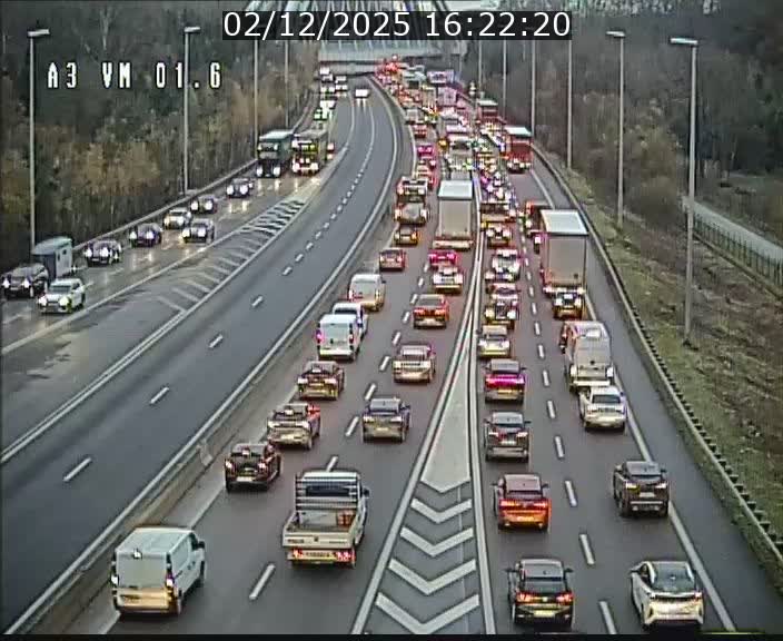 Traffic live webcam Luxembourg - Croix de Gasperich - A3 - BK 1.6 - direction France/Aire de Berchem