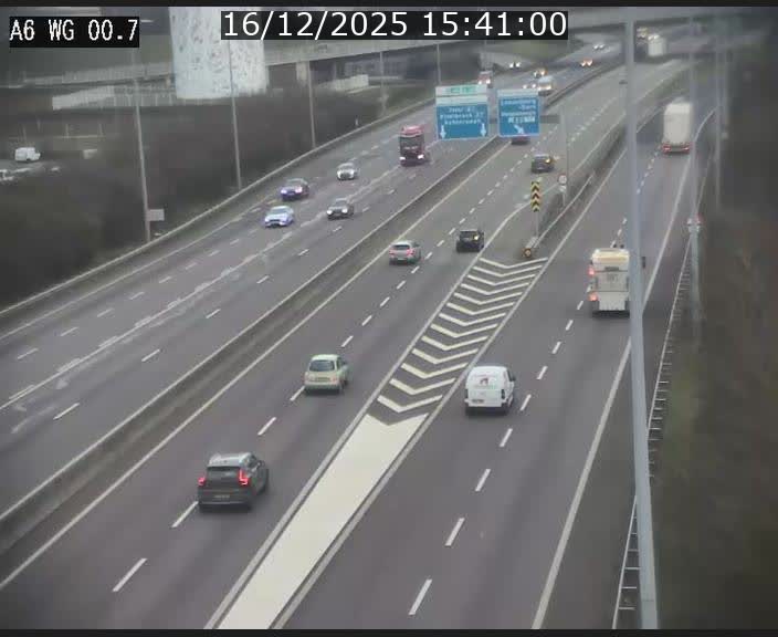 Traffic live webcam Luxembourg Croix de Cessange - A6 - BK 0.7 - direction A3 France