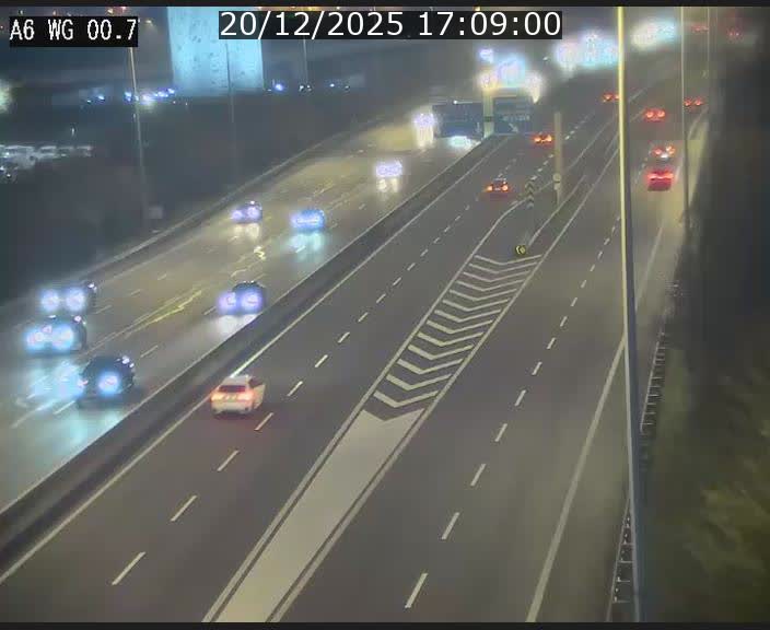 Traffic live webcam Luxembourg Croix de Cessange - A6 - BK 0.7 - direction A3 France