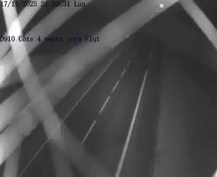 Webcam sur la D910 située dans la Côte des 4 vents. Vue orientée vers le haut de la côte, vers Faulquemont