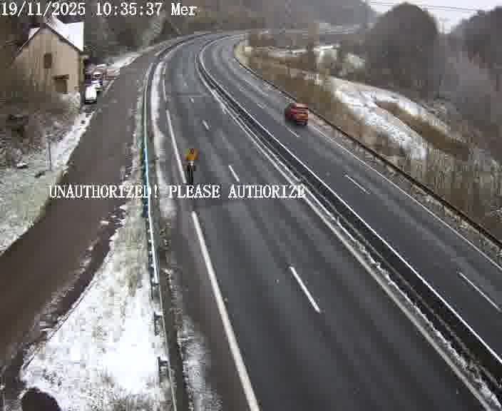 Webcam sur la D910 située dans la Côte des 4 vents. Vue orientée vers le bas, vers Saint-Avold.