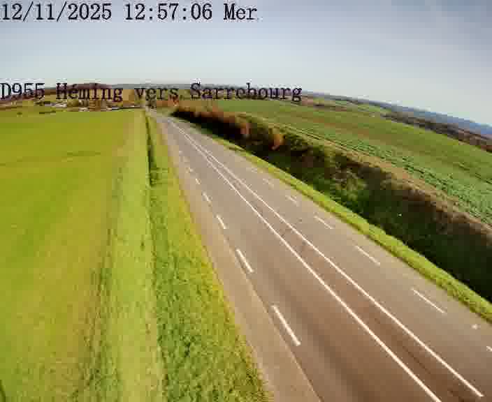 Caméra routière située sur D955 (France) à Heming, orientée vers Sarrebourg, surveillant en continu la circulation locale et régionale.