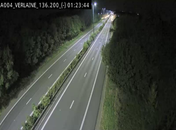 Webcam sur l'E411 à hauteur du pont surplombant la N40, à proximité de la sortie 26 Verlaine - Libramont-Chevigny. Vue orientée vers Namur