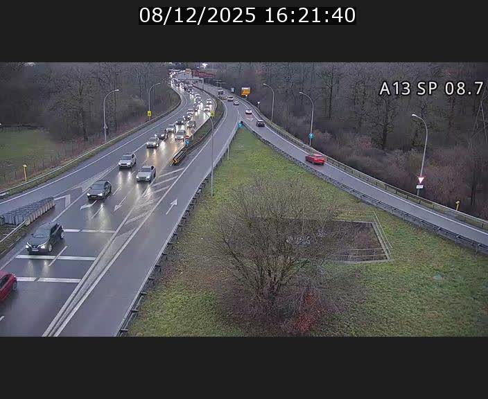 Traffic live webcam Luxembourg Jonction Lankelz - A13 direction Pétange - BK 8.7 
