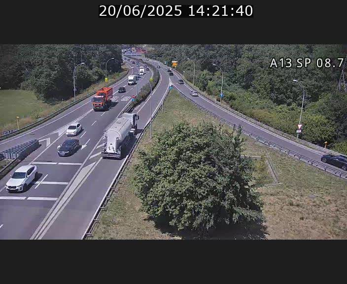 Traffic live webcam Luxembourg Jonction Lankelz - A13 direction Pétange - BK 8.7 