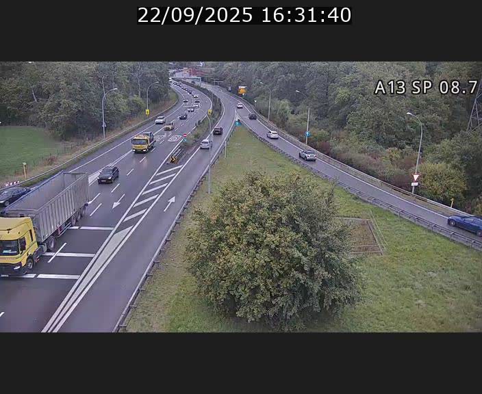 Traffic live webcam Luxembourg Jonction Lankelz - A13 direction Pétange - BK 8.7 