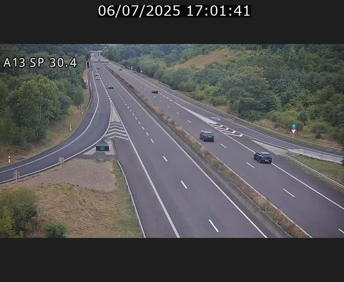 Traffic live webcam Luxembourg Altwies - A13 direction Luxembourg-ville - BK 30.4