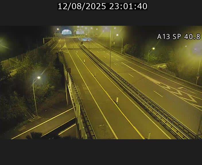 Webcam avec vue sur l'entrée côté allemand du tunnel Markusbierg à Schengen. Vue orientée vers le tunnel et Bettembourg
