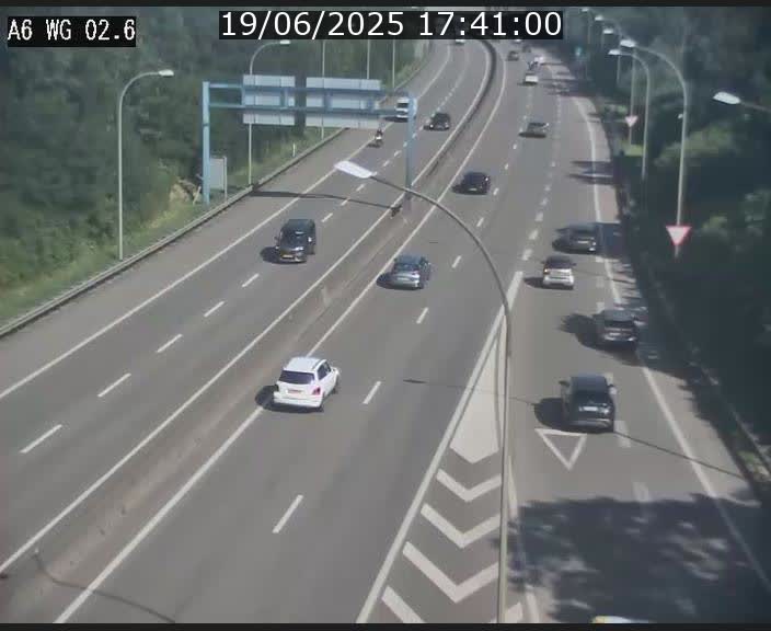 Traffic live webcam Luxembourg Croix de Cessange - A6 - BK 2.6 - direction France/Allemagne