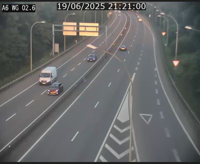 Traffic live webcam Luxembourg Croix de Cessange - A6 - BK 2.6 - direction France/Allemagne