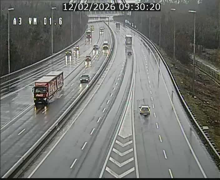 Traffic live webcam Luxembourg - Croix de Gasperich - A3 - BK 1.6 - direction France/Aire de Berchem
