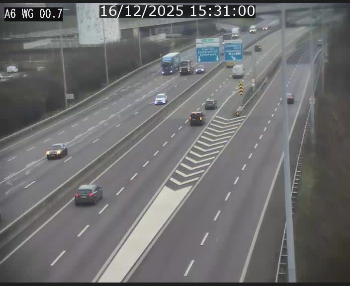 Traffic live webcam Luxembourg Croix de Cessange - A6 - BK 0.7 - direction A3 France