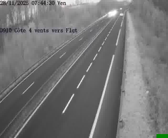 Webcam sur la D910 située dans la Côte des 4 vents. Vue orientée vers le haut de la côte, vers Faulquemont