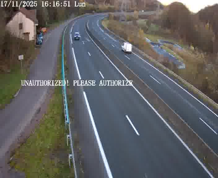 Webcam sur la D910 située dans la Côte des 4 vents. Vue orientée vers le bas, vers Saint-Avold.