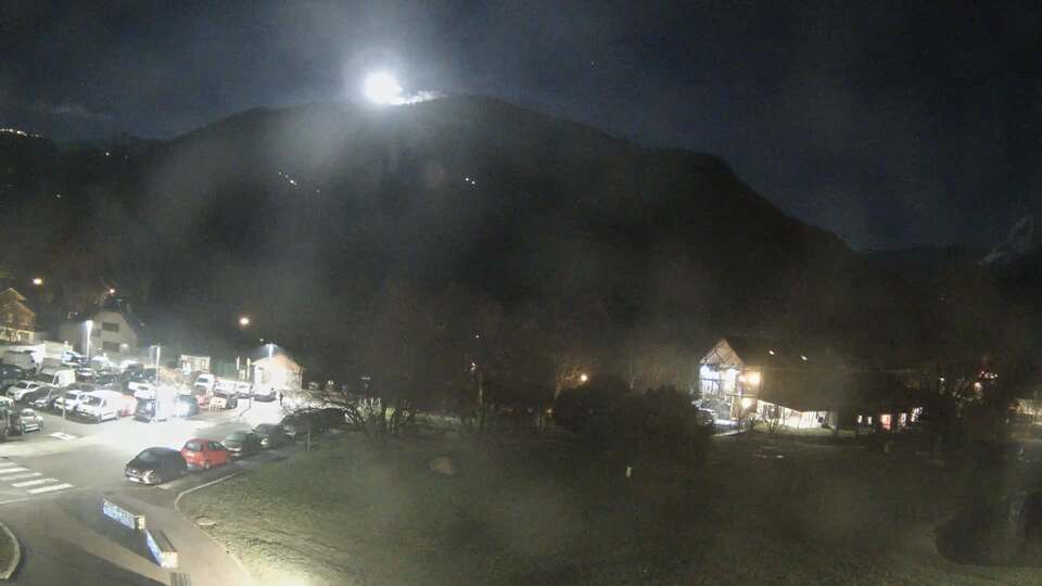 Webcam au niveau de la mairie du village du Bourg d'Oisans, aux pieds de l'Alpe d'Huez et aux portes du parc des Écrins