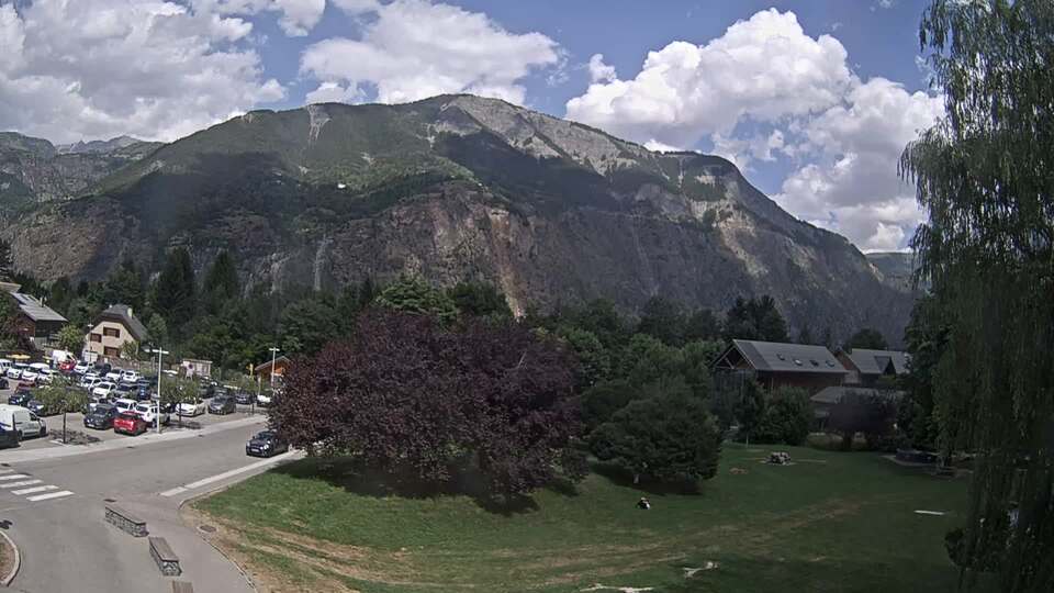Webcam au niveau de la mairie du village du Bourg d'Oisans, aux pieds de l'Alpe d'Huez et aux portes du parc des Écrins