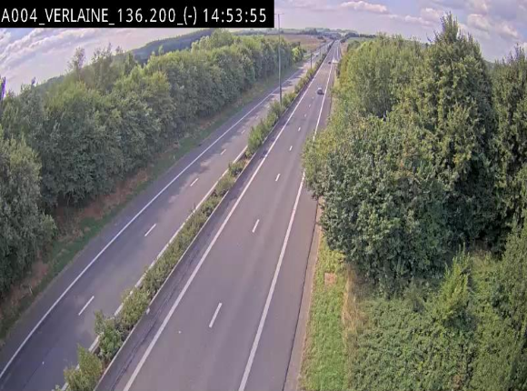 Webcam sur l'E411 à hauteur du pont surplombant la N40, à proximité de la sortie 26 Verlaine - Libramont-Chevigny. Vue orientée vers Namur