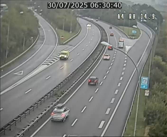 Traffic live webcam Luxembourg Leudelange - A4 - BK 4.9 - direction Luxembourg