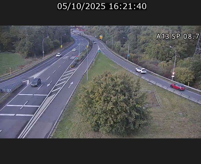 Traffic live webcam Luxembourg Jonction Lankelz - A13 direction Pétange - BK 8.7 