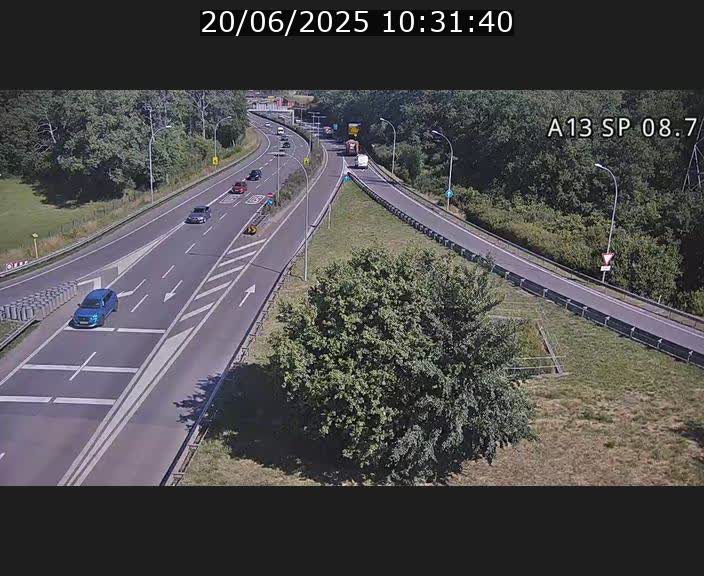 Traffic live webcam Luxembourg Jonction Lankelz - A13 direction Pétange - BK 8.7 