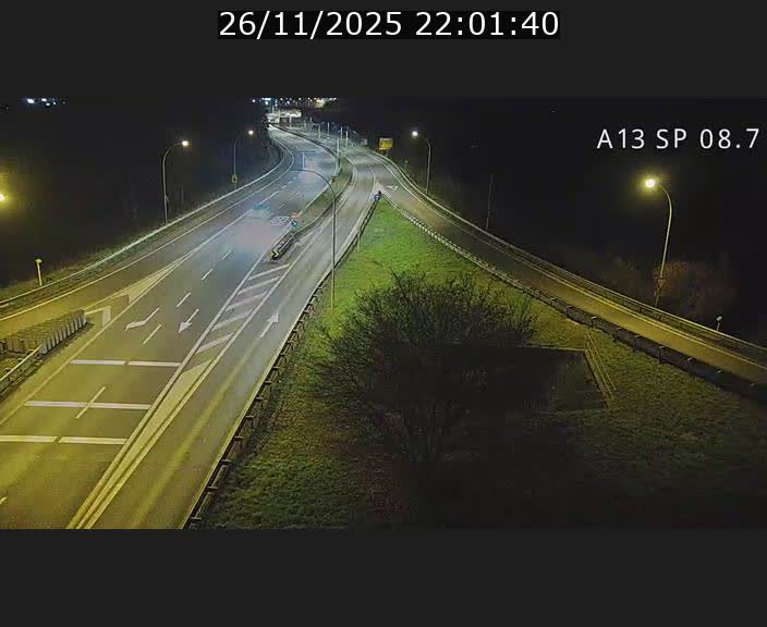 Traffic live webcam Luxembourg Jonction Lankelz - A13 direction Pétange - BK 8.7 