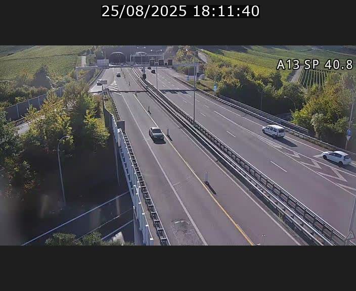 Webcam avec vue sur l'entrée côté allemand du tunnel Markusbierg à Schengen. Vue orientée vers le tunnel et Bettembourg