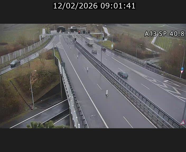 Webcam avec vue sur l'entrée côté allemand du tunnel Markusbierg à Schengen. Vue orientée vers le tunnel et Bettembourg