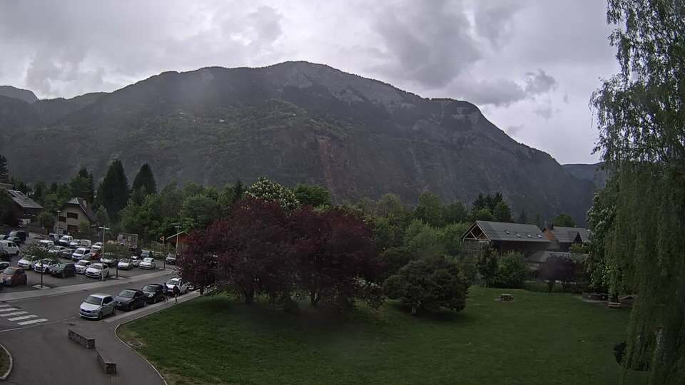 Webcam au niveau de la mairie du village du Bourg d'Oisans, aux pieds de l'Alpe d'Huez et aux portes du parc des Écrins