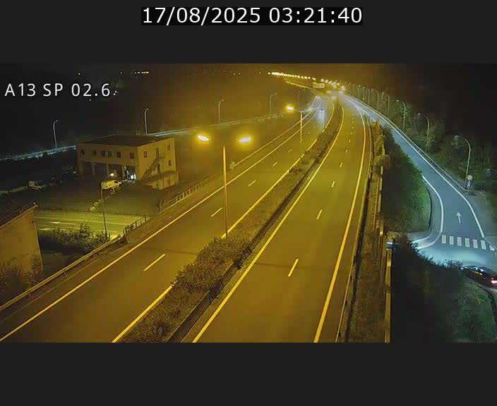 Traffic live webcam Luxembourg Sanem - A13 direction Pétange - BK 2.6