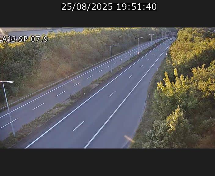 Traffic live webcam Luxembourg Jonction Lankelz - A13 direction Pétange - BK 7.9