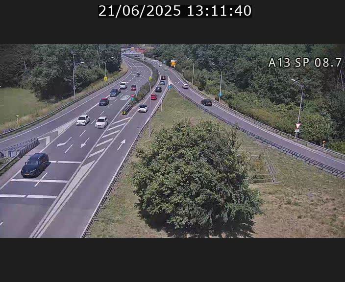 Traffic live webcam Luxembourg Jonction Lankelz - A13 direction Pétange - BK 8.7 