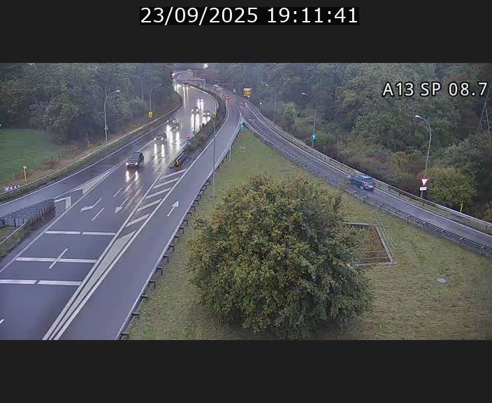 Traffic live webcam Luxembourg Jonction Lankelz - A13 direction Pétange - BK 8.7 