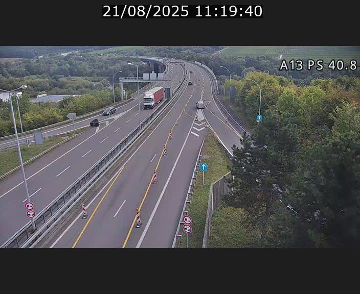 Webcam autoroute A13 à la sortie est du tunnel Markusbierg à Schengen. Vue sur le pont de la Moselle, vers l'Allemagne