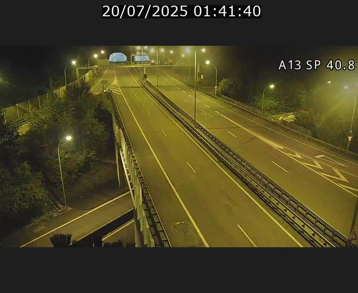 Webcam avec vue sur l'entrée côté allemand du tunnel Markusbierg à Schengen. Vue orientée vers le tunnel et Bettembourg