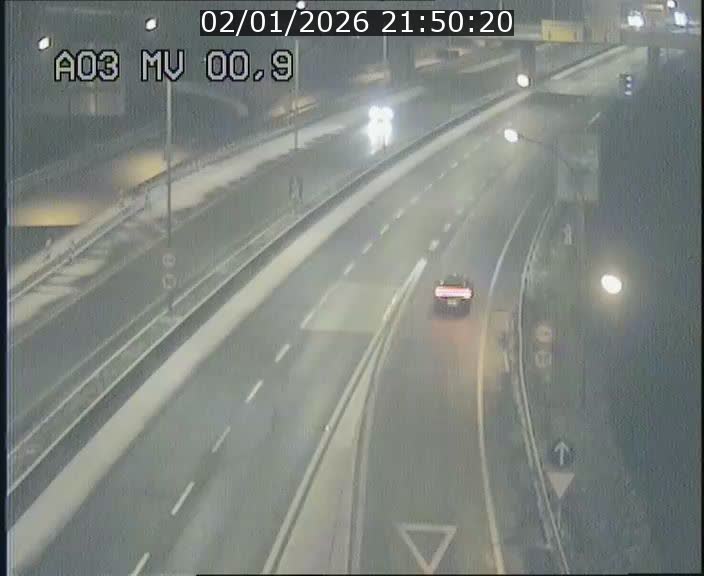 Traffic live webcam Luxembourg Croix de Gasperich - A3 - BK 0.4 - direction Luxembourg