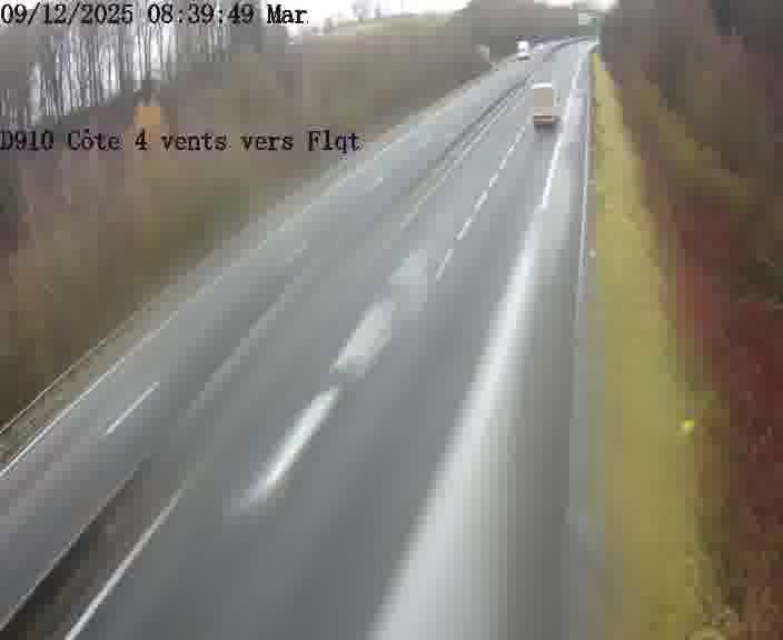 Webcam sur la D910 située dans la Côte des 4 vents. Vue orientée vers le haut de la côte, vers Faulquemont