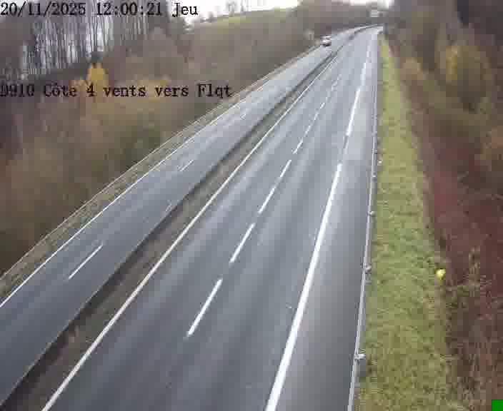 Webcam sur la D910 située dans la Côte des 4 vents. Vue orientée vers le haut de la côte, vers Faulquemont