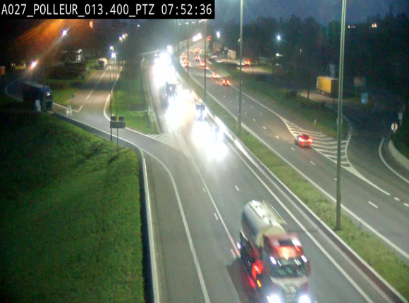 Webcam A27/E42 avec vue sur le parking de l'aire de Polleur, après le Viaduc de Polleur à Theux. Vue orientée vers Liège