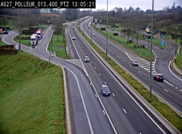 Webcam A27/E42 avec vue sur le parking de l'aire de Polleur, après le Viaduc de Polleur à Theux. Vue orientée vers Liège