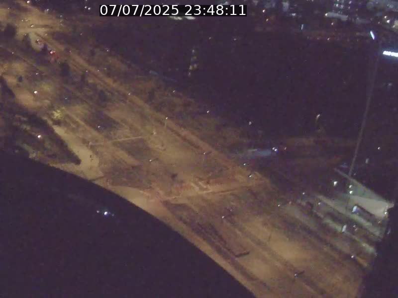 Webcam sur l'avenue John Fitzgerald Kennedy (N51) avec vue sur le Pont rouge (Pont Grande Duchesse Charlotte), l'arrêt Pfaffenthal et l'entrée du quartier Kirchberg